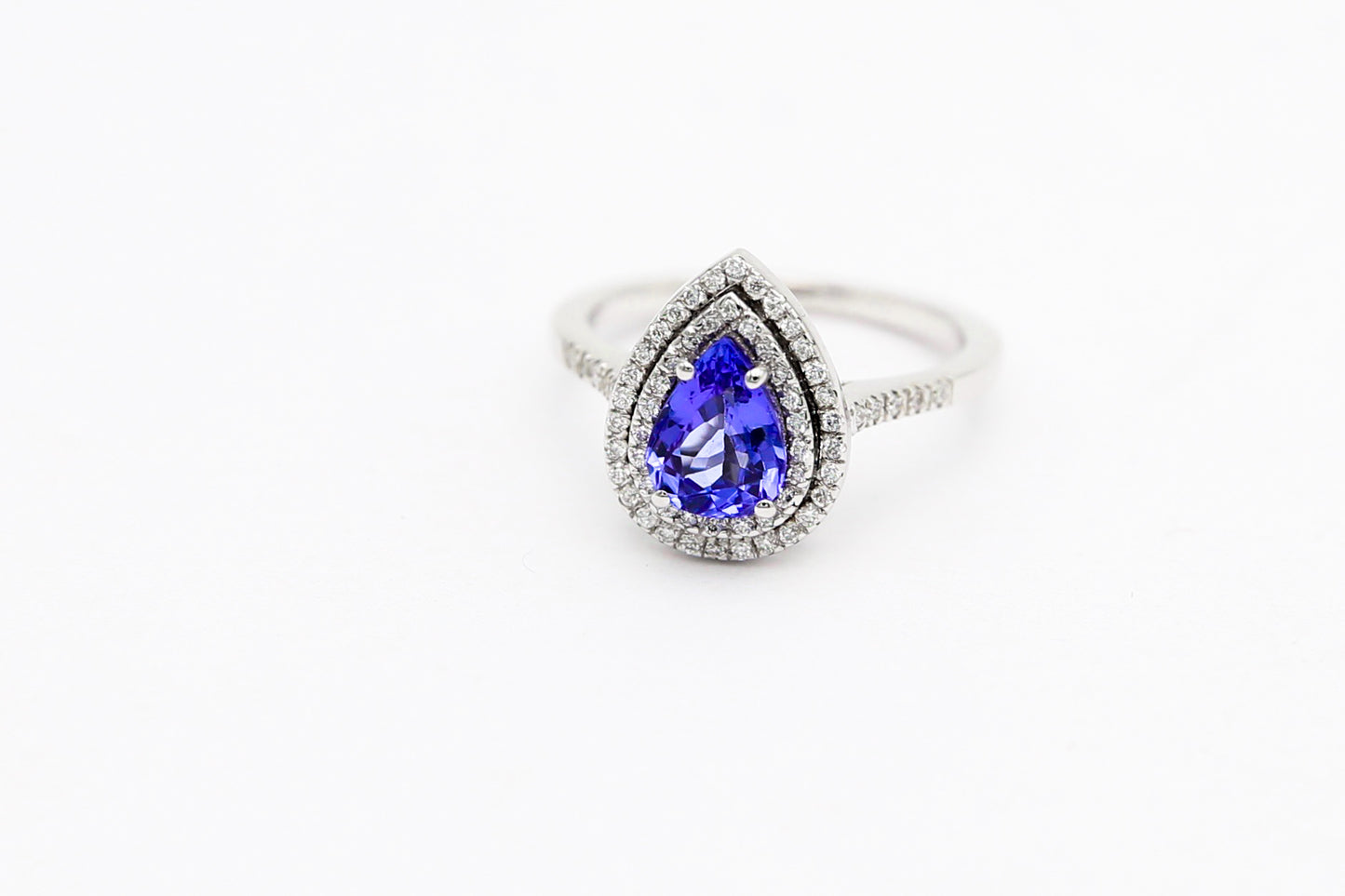 Anello in oro con tanzanite e diamanti