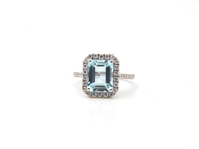 White gold ring with aquamarine and diamonds