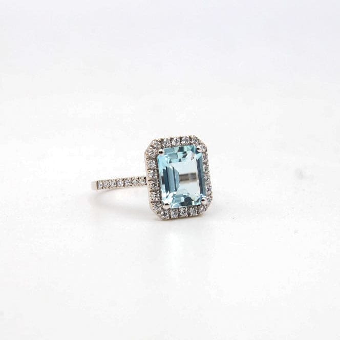 White gold ring with aquamarine and diamonds