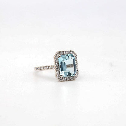 White gold ring with aquamarine and diamonds