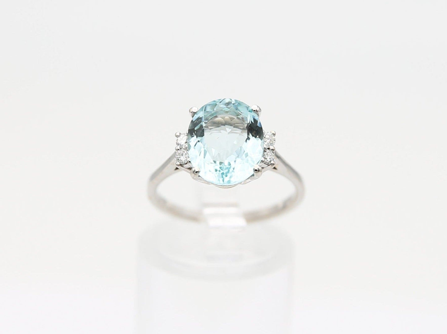 Gold ring with aquamarine and diamonds