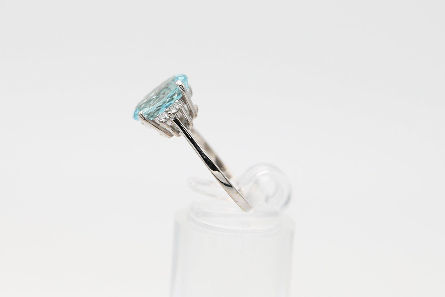 Gold ring with aquamarine and diamonds