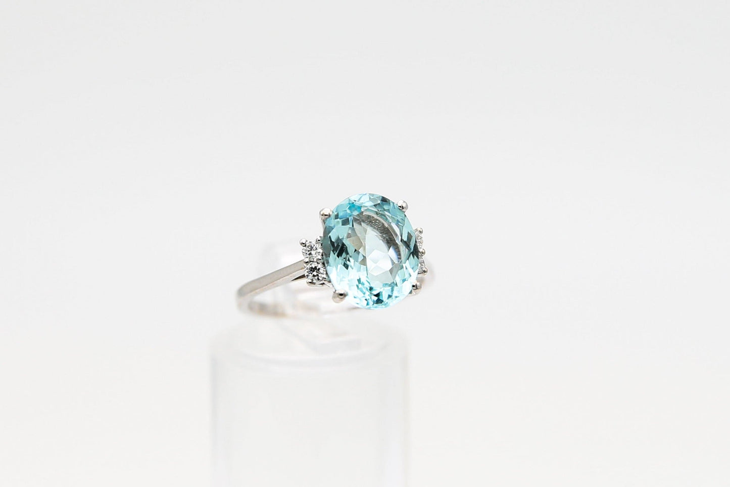 Gold ring with aquamarine and diamonds