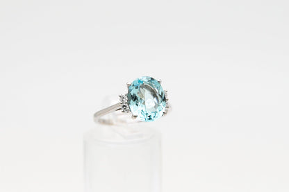 Gold ring with aquamarine and diamonds