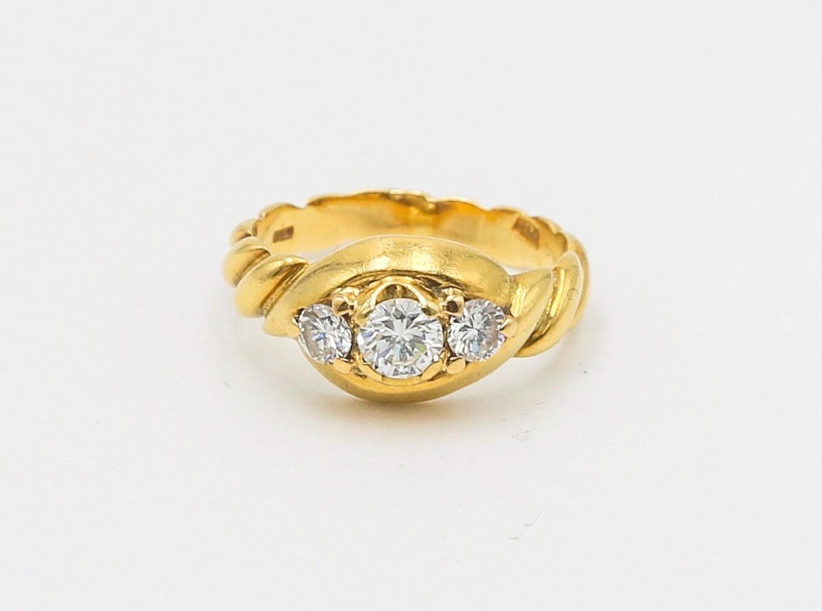 Yellow gold ring with diamonds
