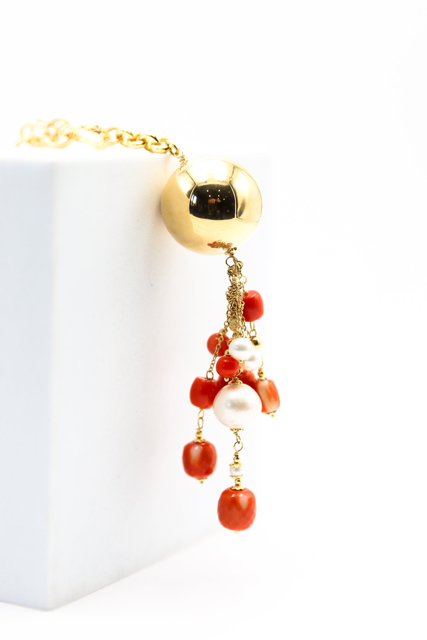 Collana in oro con corallo e perle