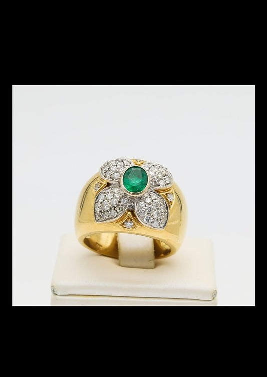 Emerald and diamonds ring